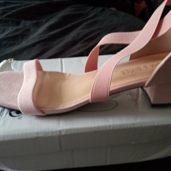 Brand New Never Worn Pink Women 👠 Flats In Size 9.5 For $40 - Picture 3 of 3